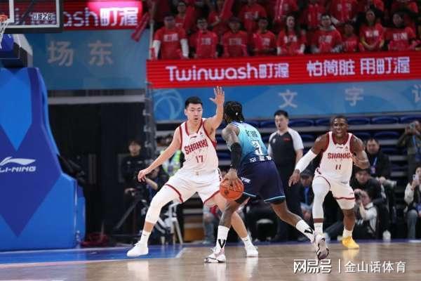 世界杯高清比赛观看-太离谱了！2米22中锋0分0助，仅抢了1个篮板，在场上竟然防自己人