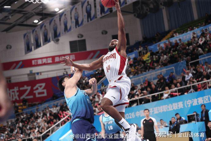 世界杯高清比赛观看-太离谱了！2米22中锋0分0助，仅抢了1个篮板，在场上竟然防自己人