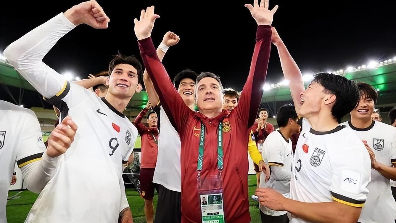 世界杯官方app下载入口-远离造神陷阱，央媒评U23男足进决赛，释放3大信号，风向又变了