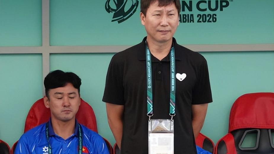 世界杯官方app下载入口-远离造神陷阱，央媒评U23男足进决赛，释放3大信号，风向又变了