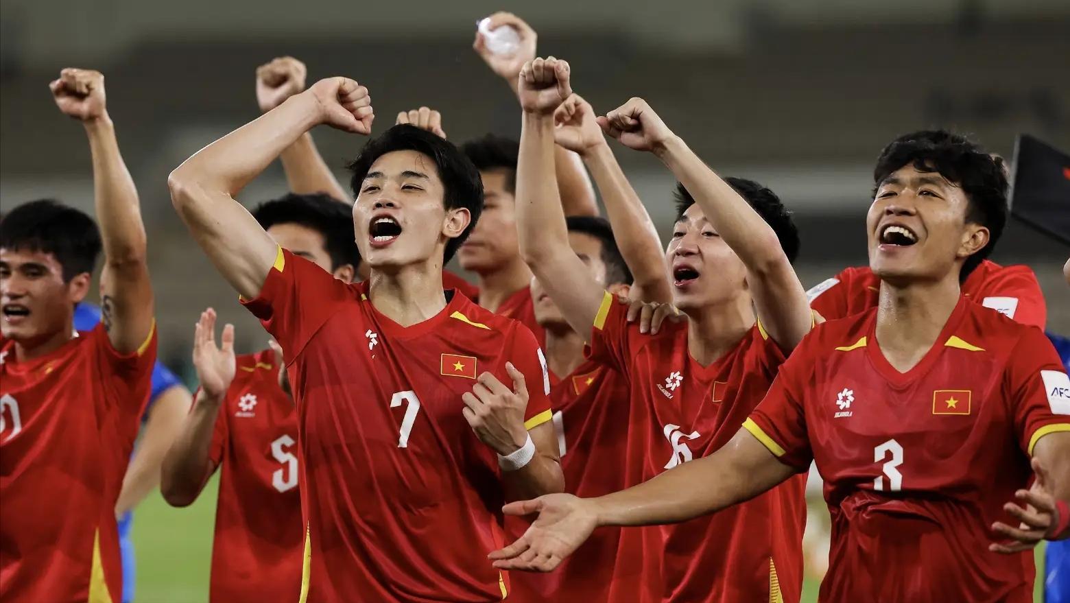 世界杯官方app下载入口-远离造神陷阱，央媒评U23男足进决赛，释放3大信号，风向又变了