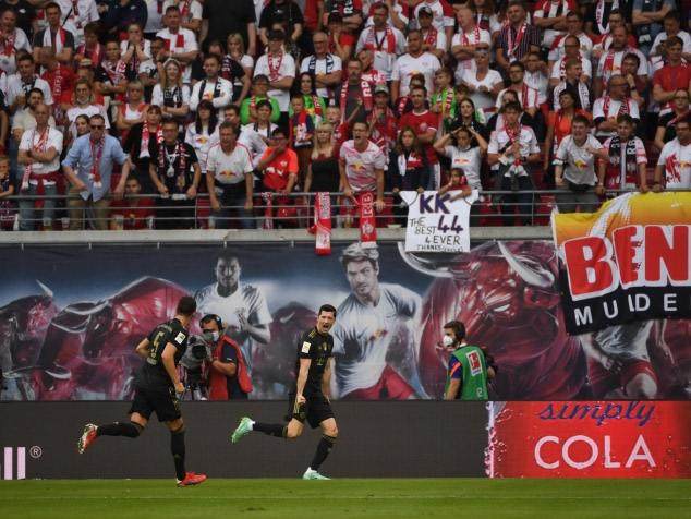 世界杯直播官网下载安装-拜仁4球击溃德甲亚军 手球双标难掩穆夏拉光芒