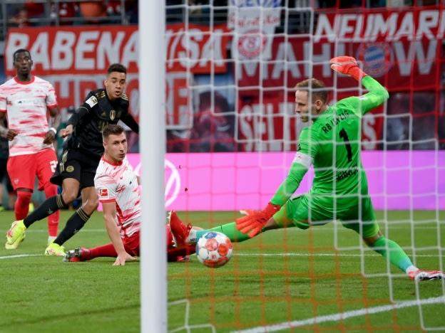 世界杯直播官网下载安装-拜仁4球击溃德甲亚军 手球双标难掩穆夏拉光芒